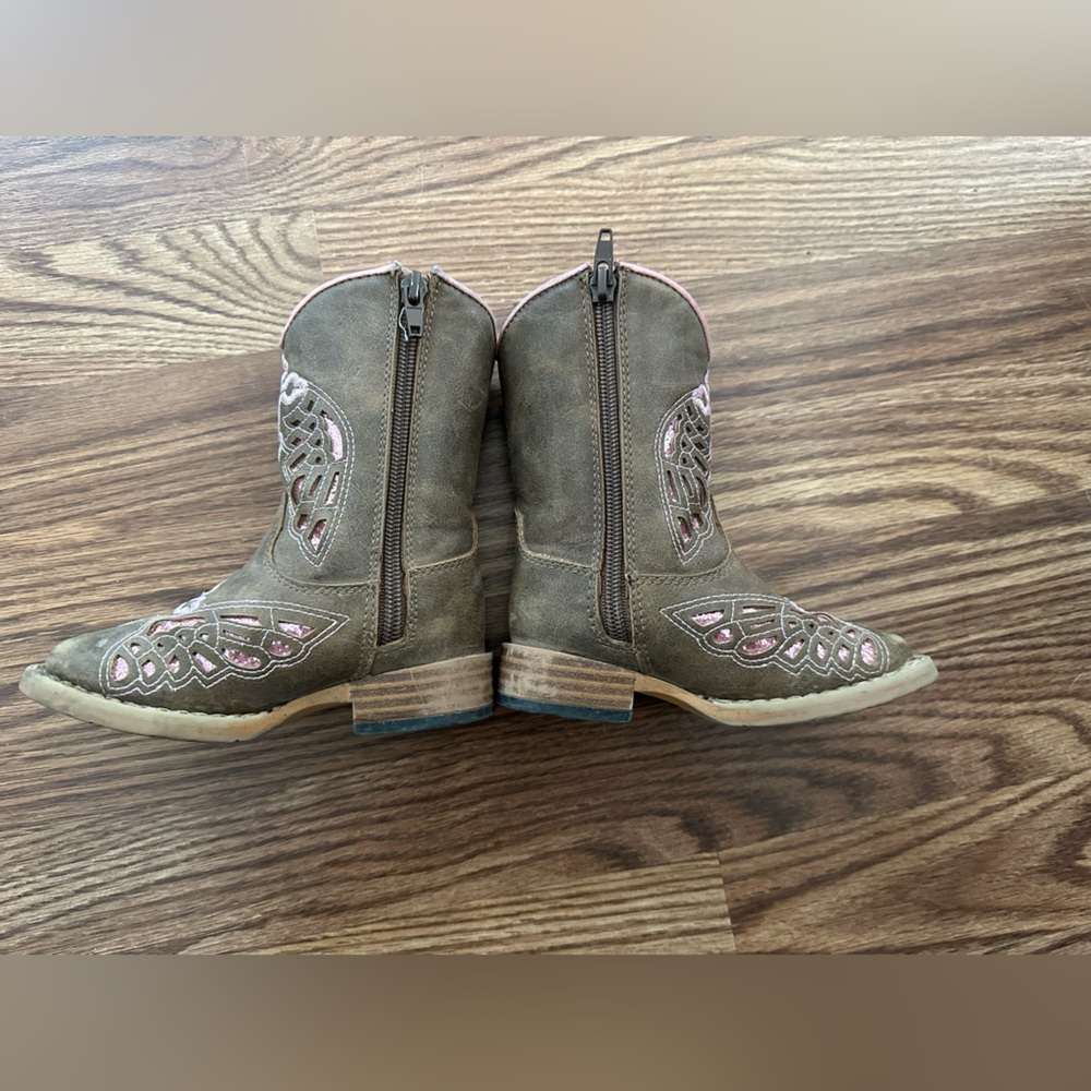 Size 6 toddler twister boots